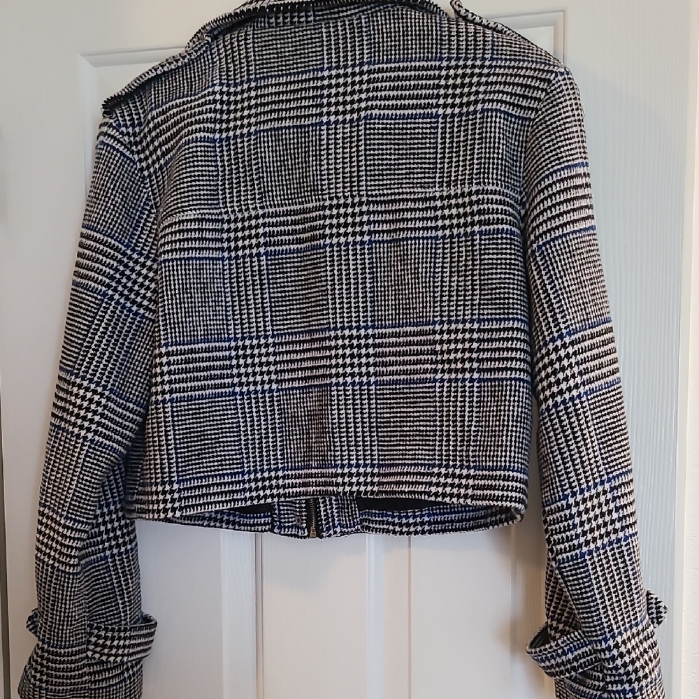 Black & White Plaid Cropped Jacket - Picture 11 of 16